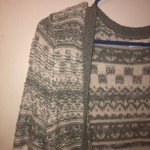Cream & gray patterned sweater!
